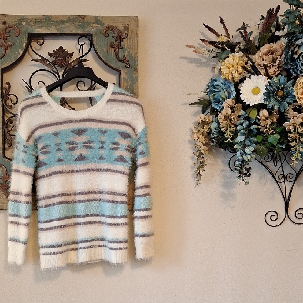 Xhilaration Cozy Striped Fuzzy Sweater. NWOT Size XS (Runs Big)